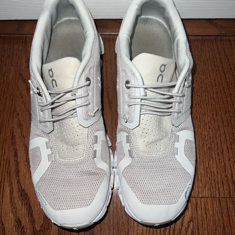 Pearl/White OnCloud 5